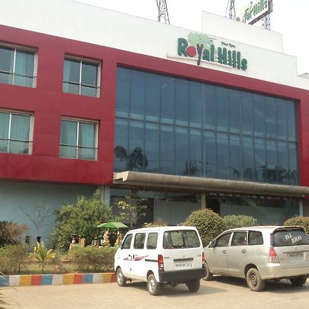 Royal Hills Hotel Bapane Bagian luar foto