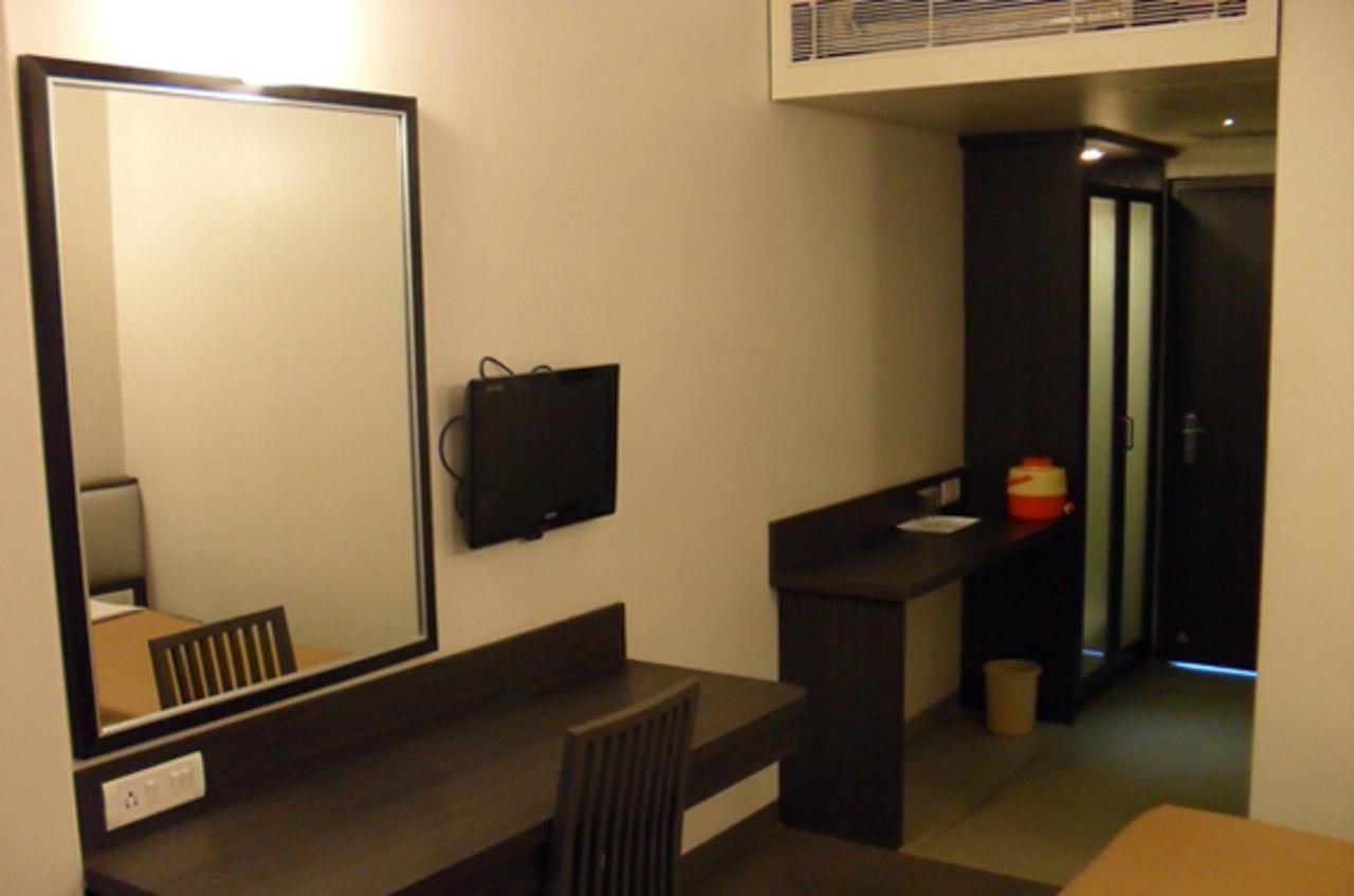 Royal Hills Hotel Bapane Bagian luar foto
