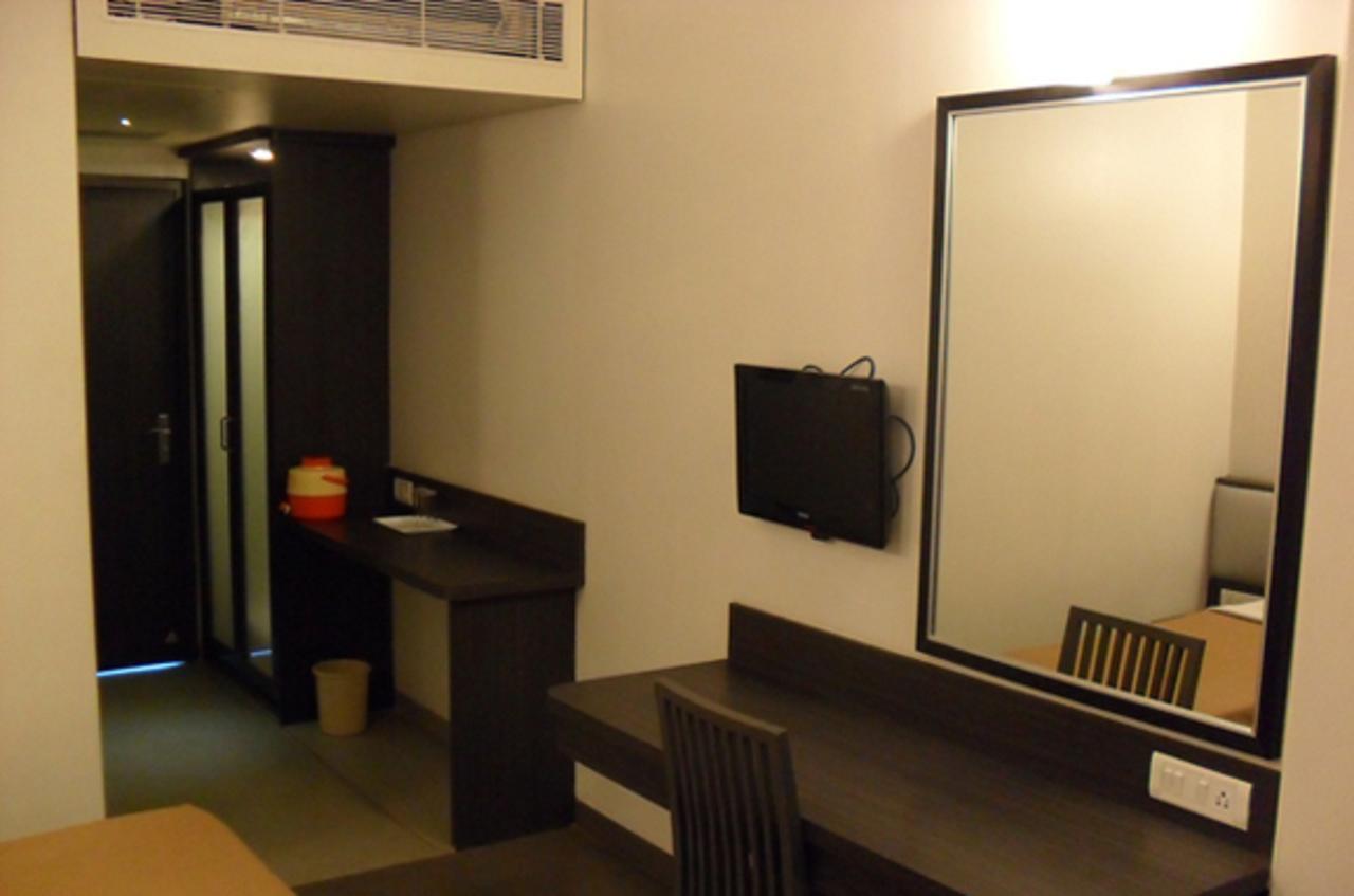 Royal Hills Hotel Bapane Bagian luar foto