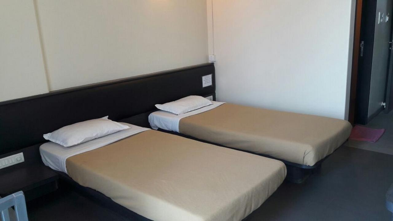 Royal Hills Hotel Bapane Bagian luar foto