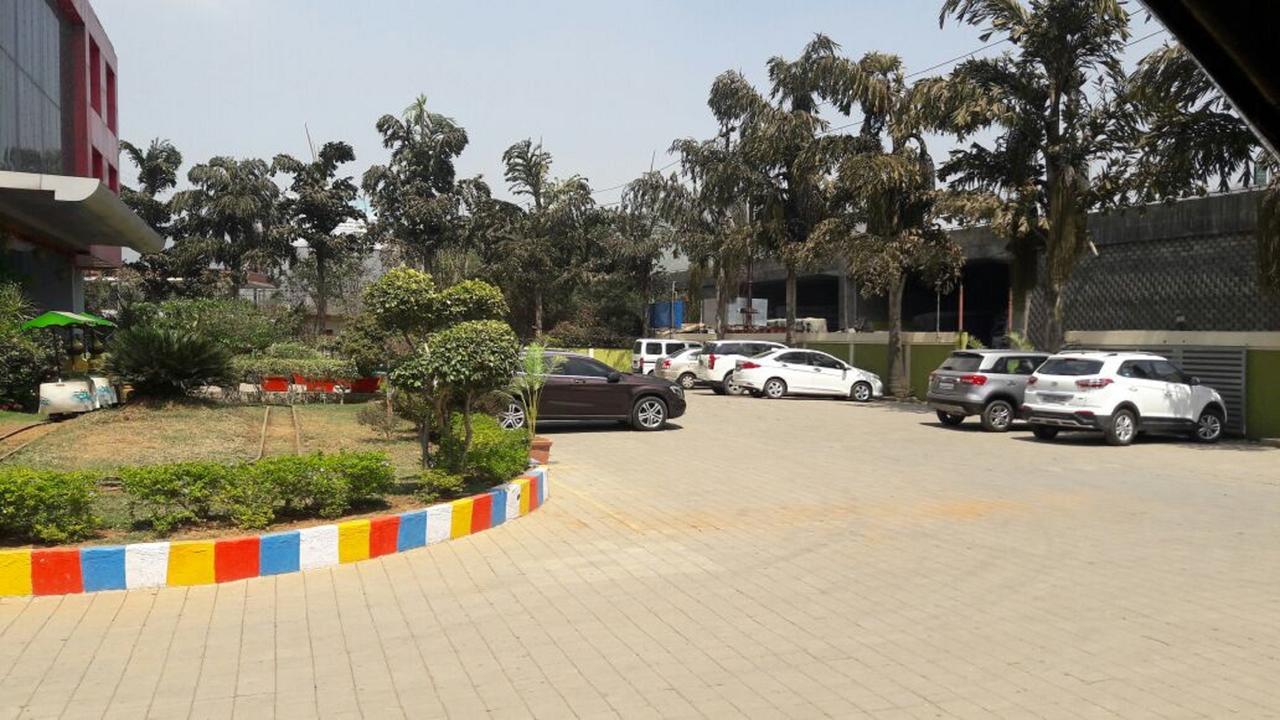 Royal Hills Hotel Bapane Bagian luar foto