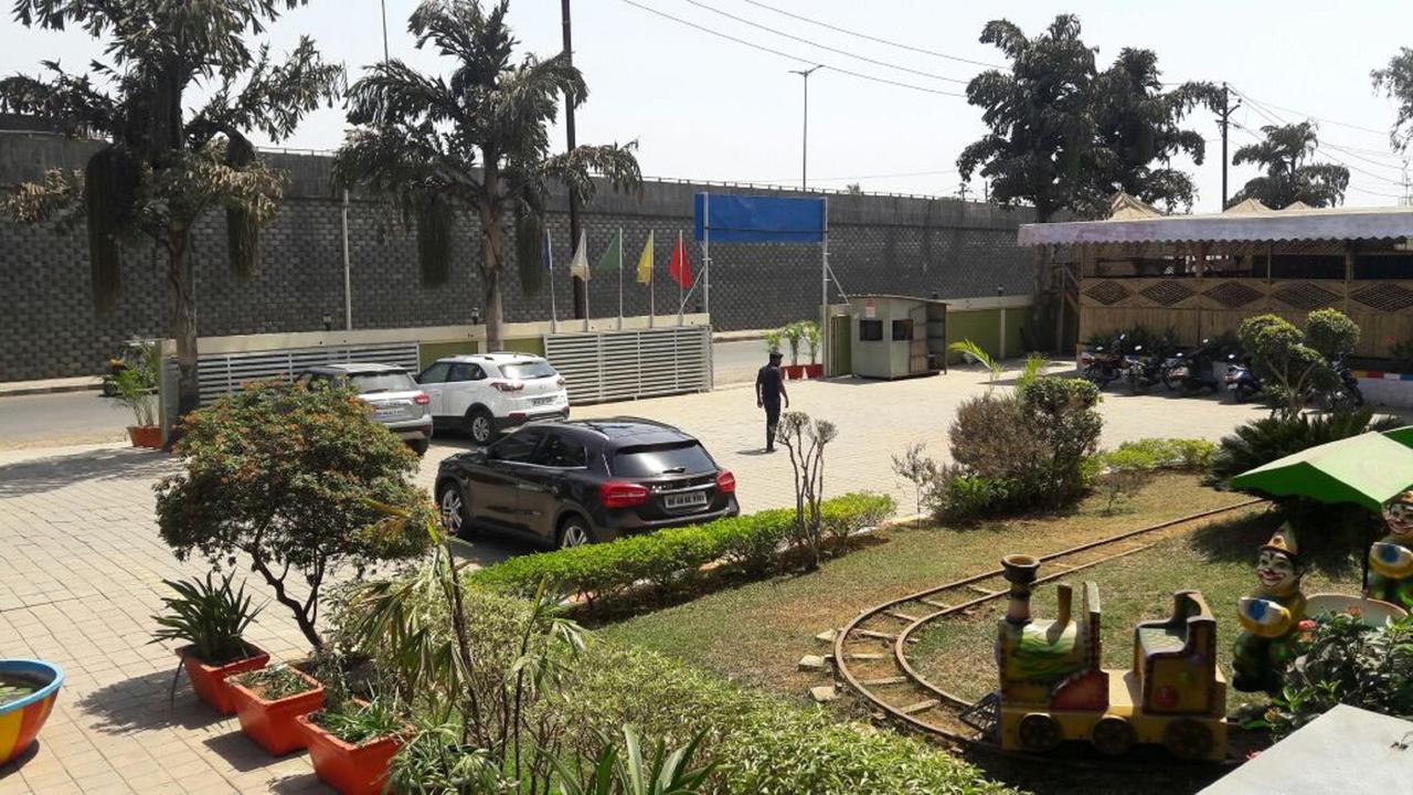 Royal Hills Hotel Bapane Bagian luar foto