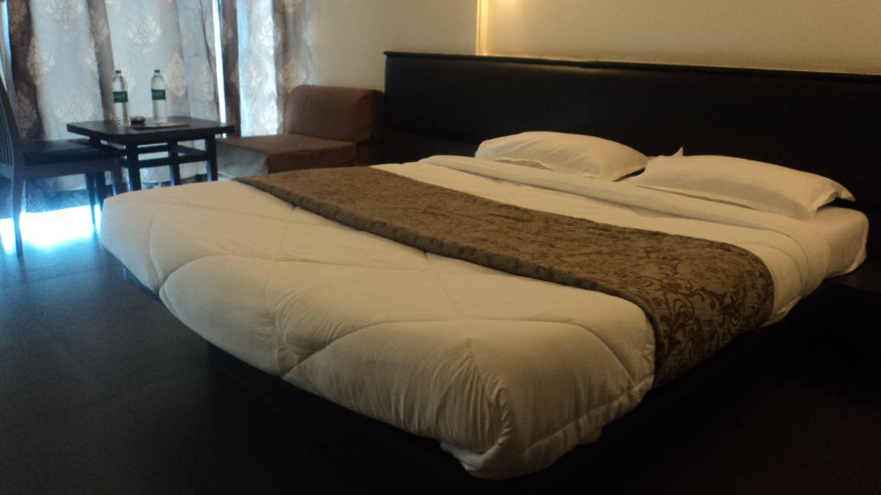 Royal Hills Hotel Bapane Bagian luar foto