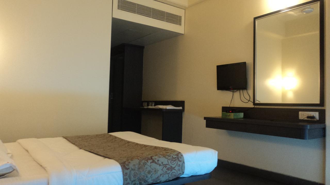 Royal Hills Hotel Bapane Bagian luar foto