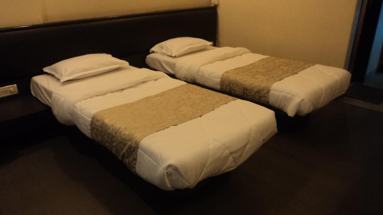 Royal Hills Hotel Bapane Bagian luar foto