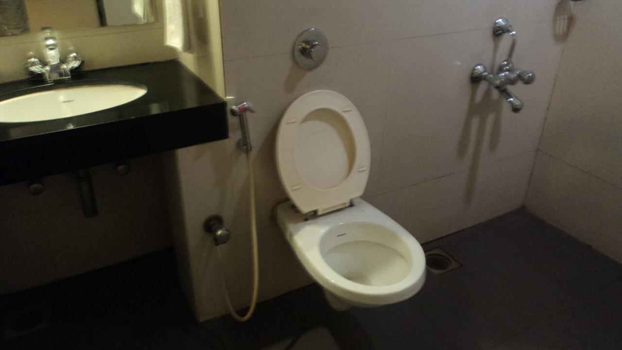 Royal Hills Hotel Bapane Bagian luar foto